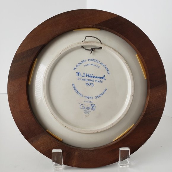 Vintage Wood Mounted Hummel 1973 3rd Annual Plate - Picture 3 of 3
